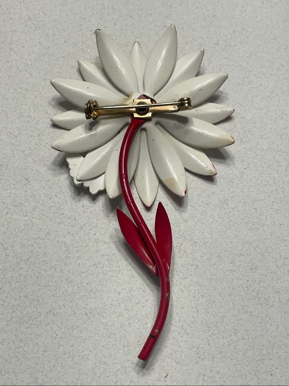 Vintage Daisy Red and White Brooch with Butterfly Accent - Picture 4 of 4